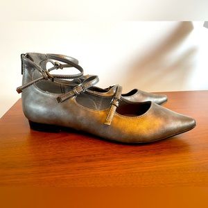 Mark. pointed flats with buckles